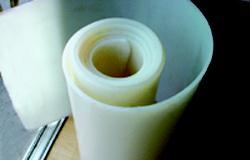 硅橡膠板與氟橡膠板制品中特殊表面活性劑的應用與優(yōu)勢